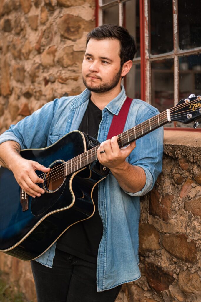 South African musician Logan Pietersen has carved a niche for himself in the music industry, bringing a fresh and distinctive sound that resonates with audiences both at home and abroad. With hits like “Bring My Terug” and “Ex-Probleem,” Pietersen’s music captures the essence of longing, nostalgia, and the human experience.